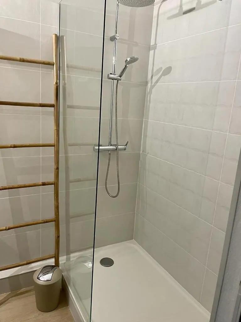 1 Chambre, Piscine & Plage, Proche Aeroport Baie Nettle